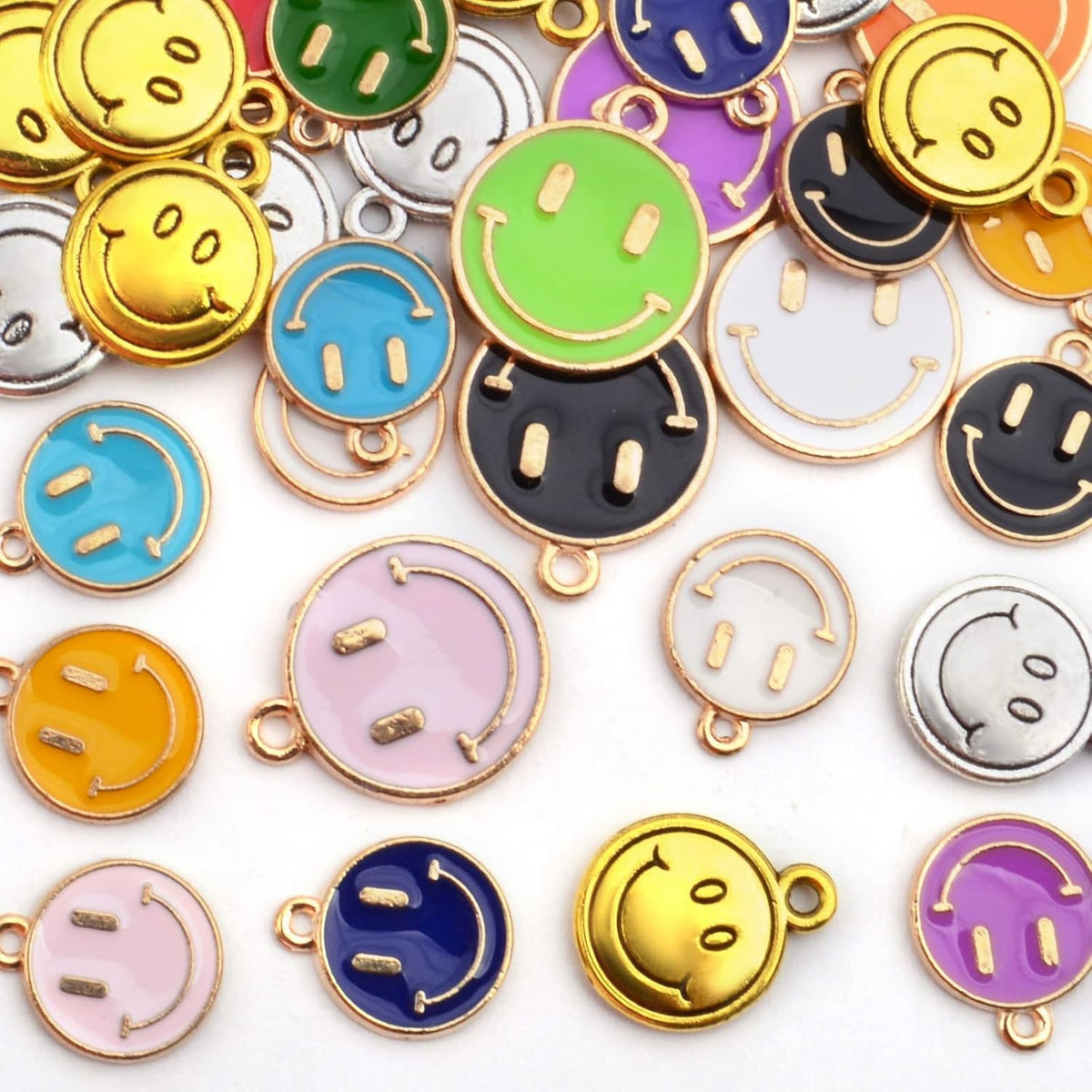 60pcs Golden Plated Colorful Enamel Smiley Face Charms Antique Alloy Smiling Happy Face Dangle Pendants Craft Supplies for DIY Jewelry Making Decorative Gifts, 3 Sizes