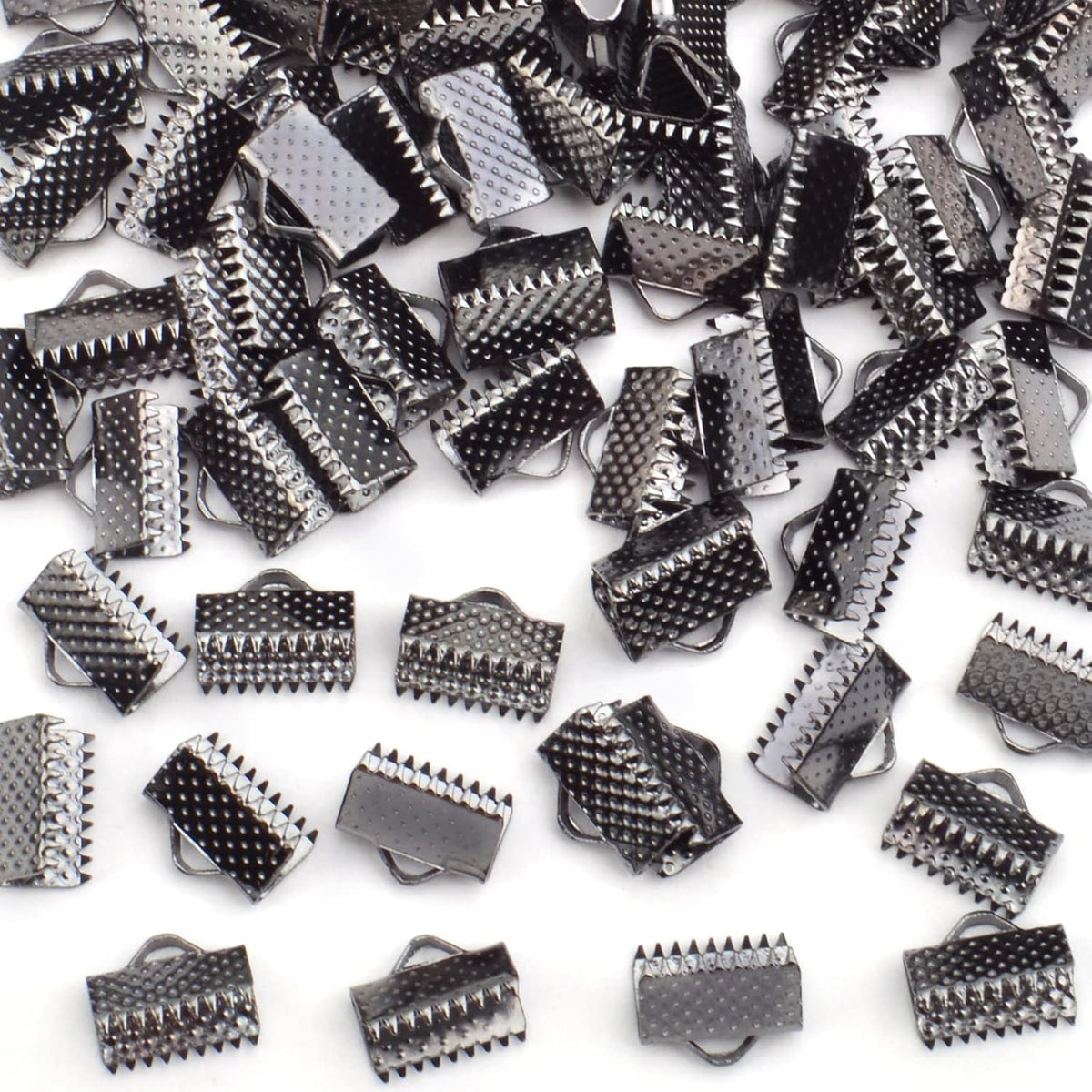500pcs Ribbon Pinch Crimp Clamp Ends Metal Cord Ends Fasteners Clasp Connectors for DIY Bracelet Bookmark Lanyard Leather Chain Extenders Jewelry Making, Gun Black