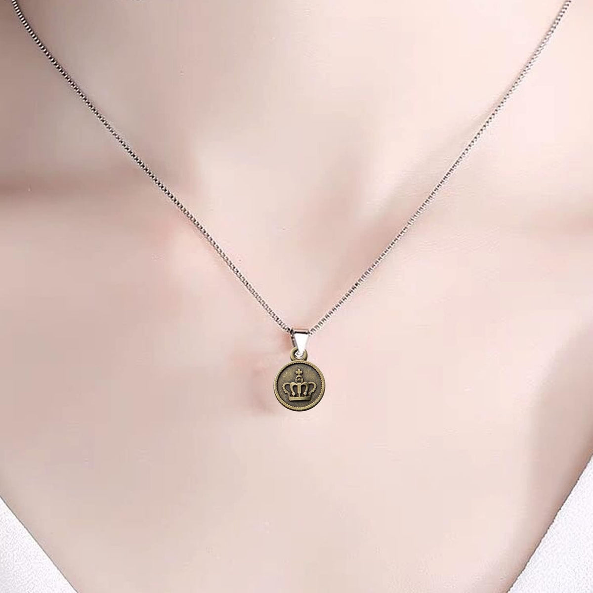 60pcs Crown Pendant Charm Alloy Round Crown Charms Beads King Charms Craft Supplies for DIY Necklace Bracelets Jewelry Pendant Making,4 Colors