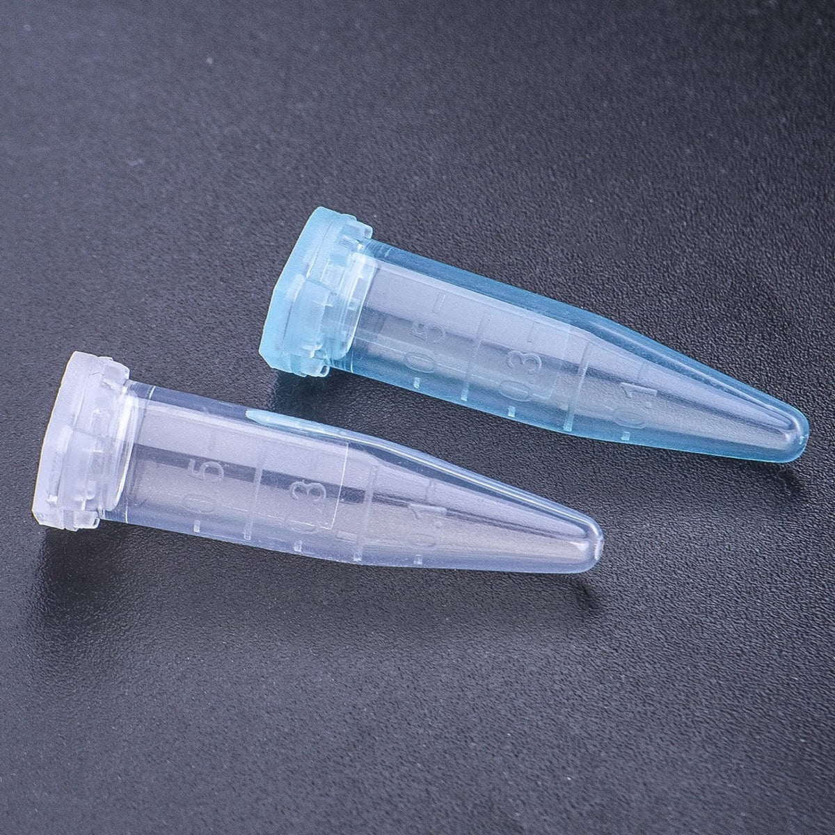 210pcs 0.5ml Centrifuge Tubes Plastic Graduated Polypropylene Microcentrifuge Vials Tubes Mirco Test Tubes with Snap Cap for Sample Storage Container No-Leak, 7 Colors