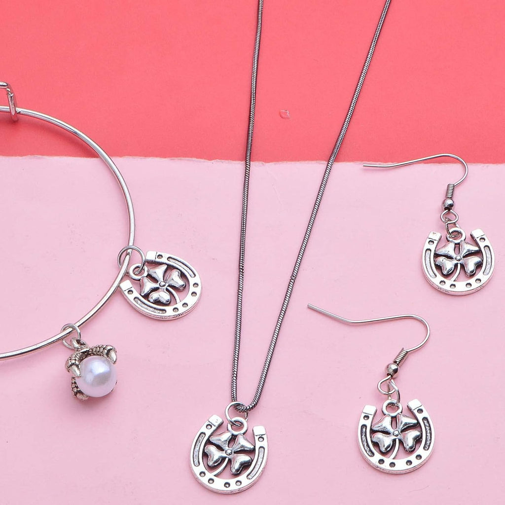 50pcs Antique Silver Horseshoe Charms Alloy Four Leaf Clover Pendants U Shaped Lucky Clover Horseshoe Charms for DIY Bracelet Necklace Jewelry Making Crafting, Hole: 2.7 mm